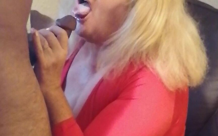 Nicola Hotwife: Sugând o pulă neagră asiatică