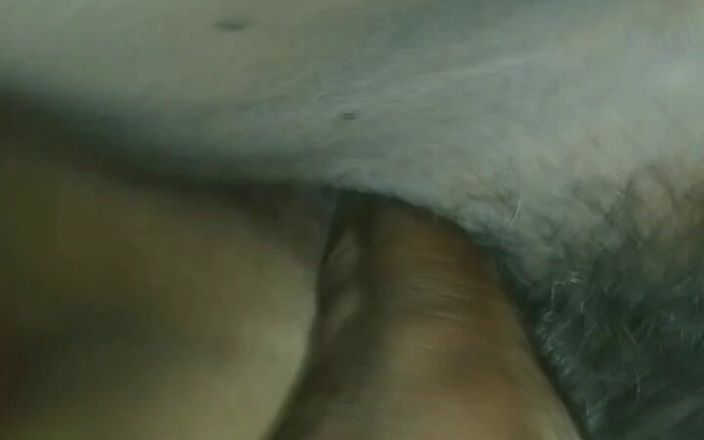BMsexlove100: Desi Rose se doigte la chatte
