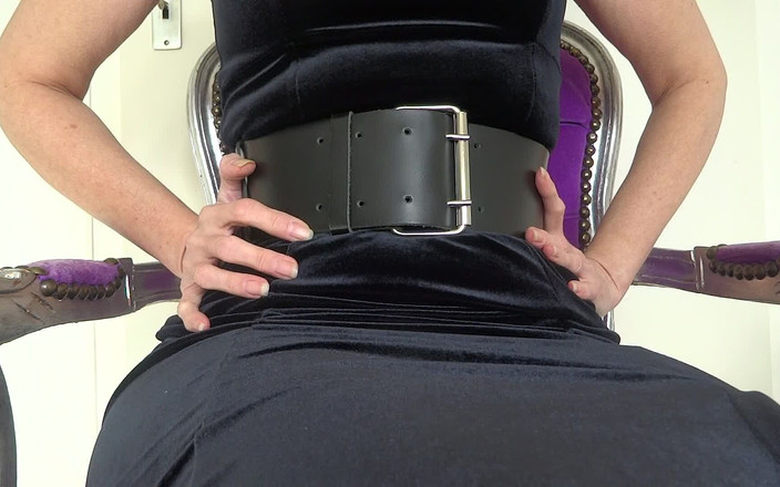 Lady Victoria Valente: Tali pinggang ketat luas bahagian 32