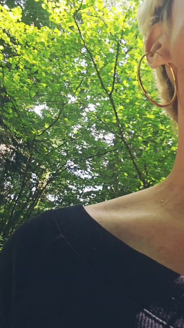 Want to Suck a Good Cock in the Woods (Fia studio)