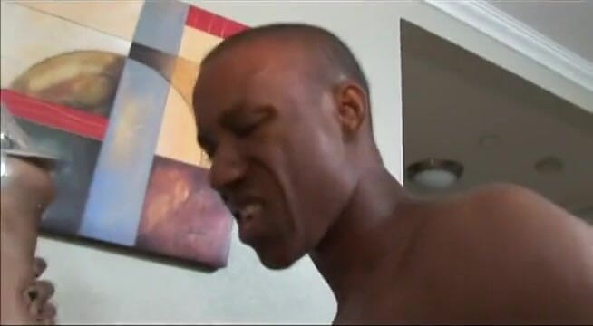 VOP Ebony Babes: Hübsches ebenholz mit dickem arsch von einem großen schwarzen schwanz...