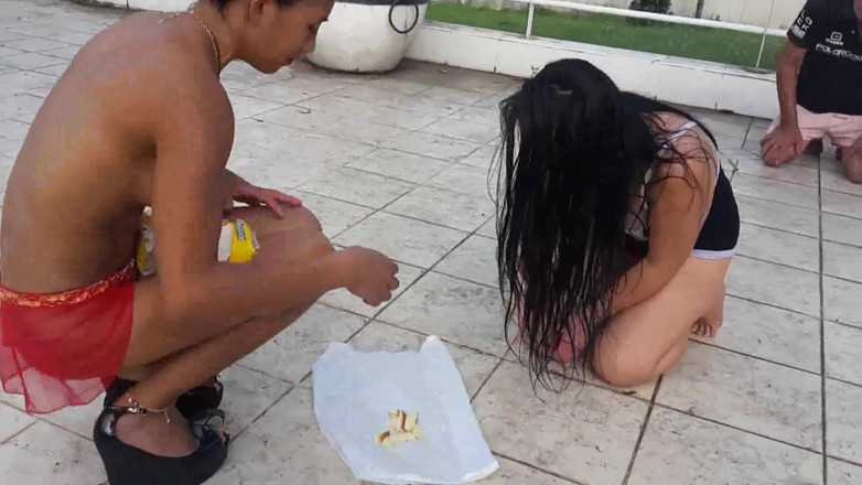 Foot Girls: Masa makan di luar