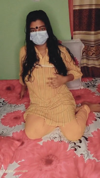 Awek cantik melancap pepek ketat basahnya semasa tiada sesiapa di rumah