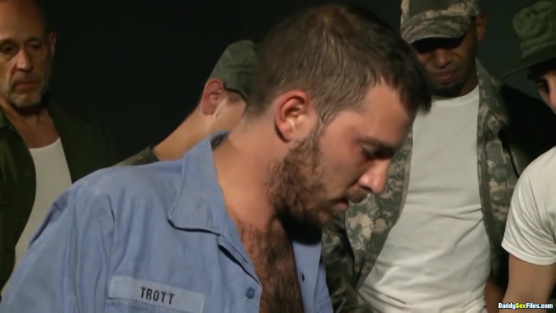 Daddy Sex Files: Fiesta militar de chupar leche - parte 2