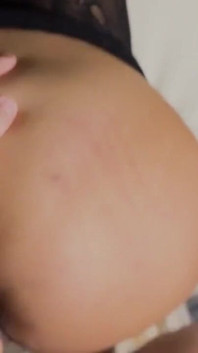 Sexy Pinay MILF saje tátovo velké péro a je tvrdě ošukána, dokud se nevystříká na její zadek - Lexxi Wett