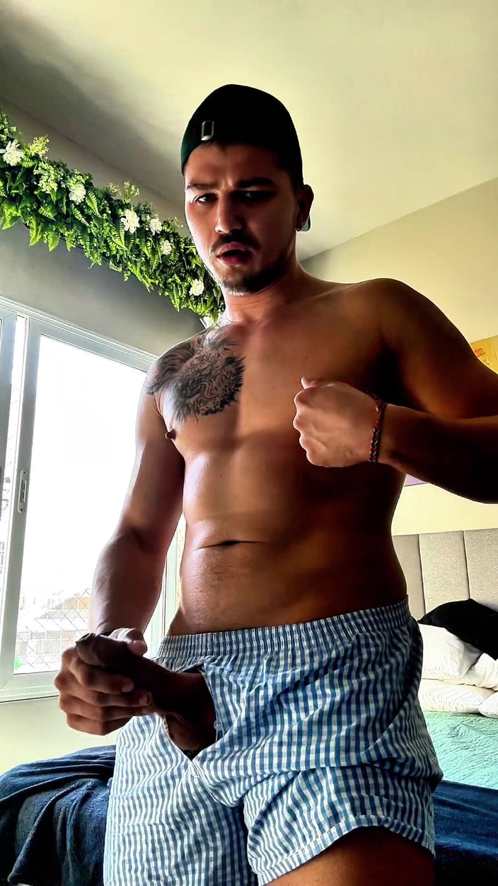 Tom Storm: My Jerk off'un tadını çıkarın
