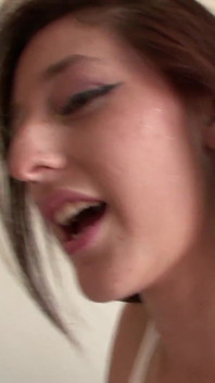Ashley Luvbug和luna Paradise，甜美的年轻黑人和她的黑发少女在舔舐