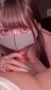 Blasse F-cup mit Remote Vibe Walk, Net Café necken, baut sich zu spielerischer blowjob-Finish-moment auf
