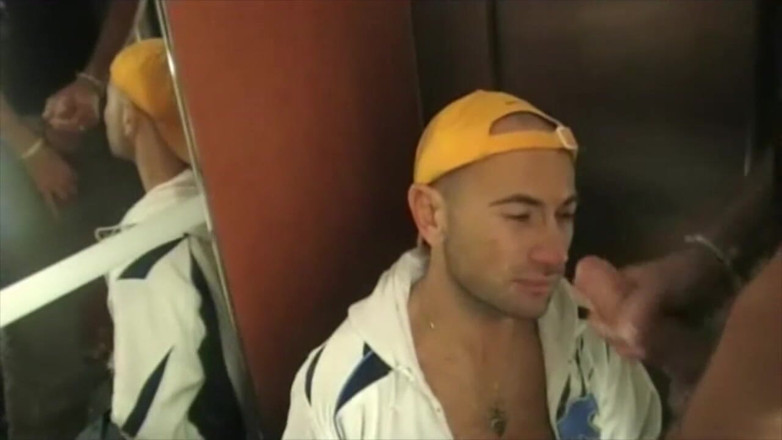 Jess Royan XXX: Scopata da un ragazzo etero nell'ascensore