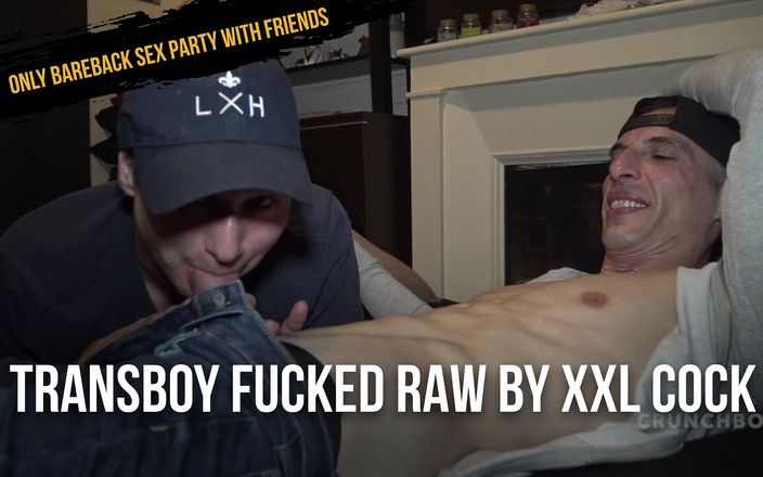 Only bareback sex party with friends: Transboy rauw geneukt door XXL COCOK
