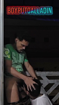 Самець засунув свій член мені в рот і відтрахав його