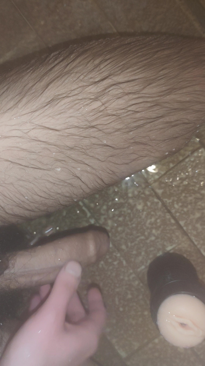 MartyBrady: Паренек твинк играет с киской в ретро видео