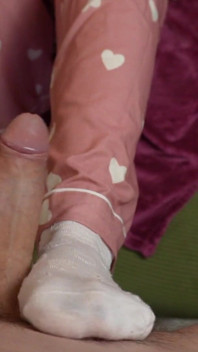 Horny Stepsis in Cute Pajamas Ruined My Orgasm with Her Small Feet