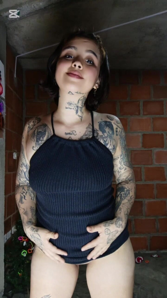 Dalyla: 当我的继父去商店时，我自慰