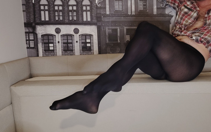 Dominik29: Ce părere ai despre corpul meu sexy... Ai vrea să-l...