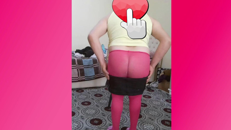 Crossdresser Beyza: Beyza Crossdresser draagt korte minirok