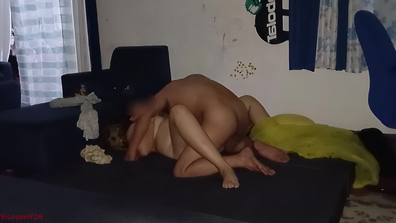 BisayaCouple29: Madre soltera cachonda me visita en casa