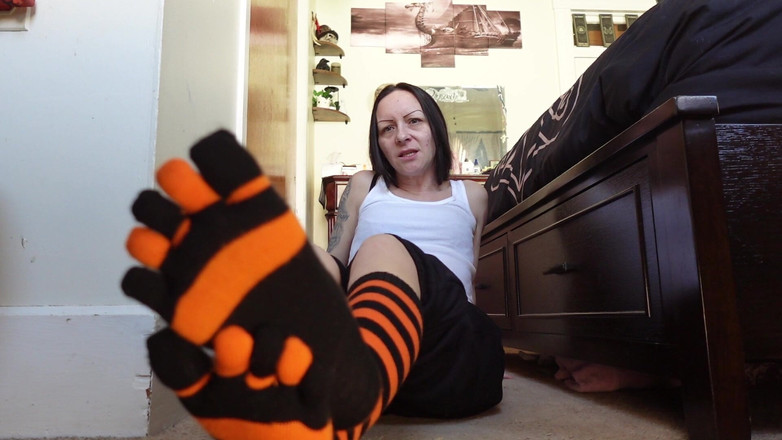 Raven Willow: Du dachtest, ich wäre nett, Zehen socken necken