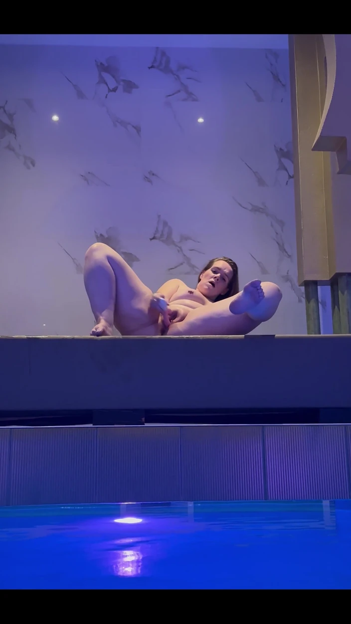 Naughty Mila: Я была так возбуждена в этом спа, что мне пришлось играть с собой