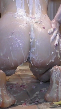 Mi sego con la crema sulla crema della pornostar.