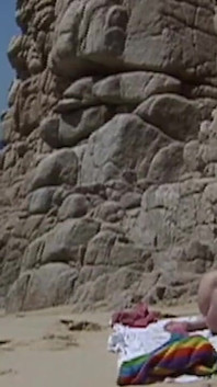 Fanno sesso senza restrizioni sulla spiaggia