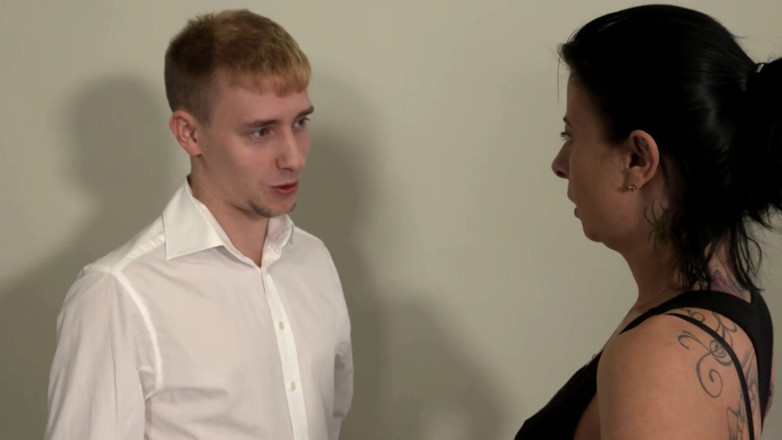 Deutschland Porno X: Baisée par lubrique - la brune mature se fait étirer les deux...