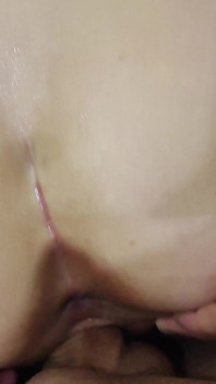Süßer creampie für MILF im badezimmer