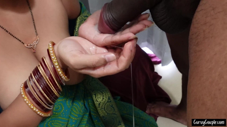 CurvyCumCouple69: Sexy indická žena v domácnosti Saree a Desi kouří