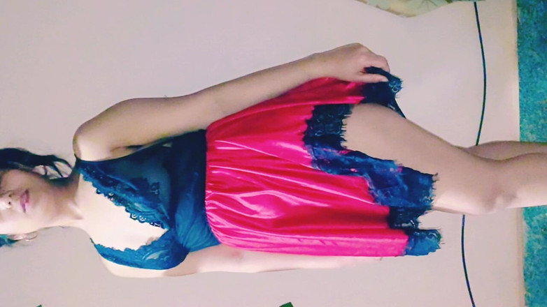 Hot Sis: Latika 누드 쇼