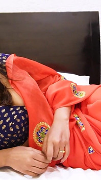 Awek panas seksi desi India mengongkek pengurus hotelnya di dalam bilik, seks bertiga tegar
