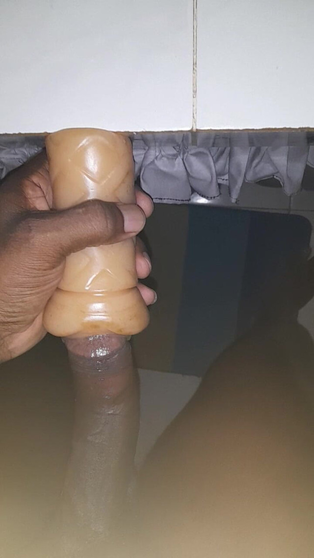 Jerking off S7 E6 (Black guy)