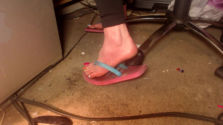 Lilly Disgrace: Sissy dangle bẩn thỉu vô dụng