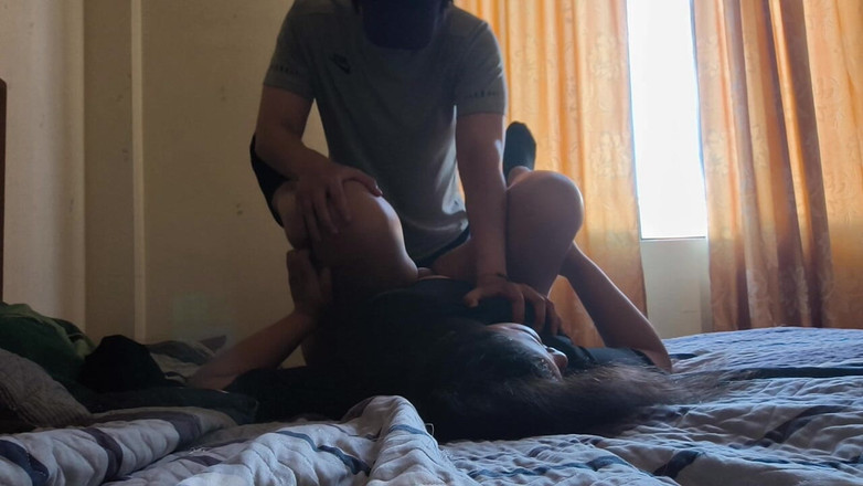 Moo DBOXXX: 我的邻居一整天都想做爱，她的男友整天都在工作