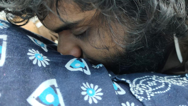 Vaigavarun45: Buceta beijo com pés lambem romance por casais indianos