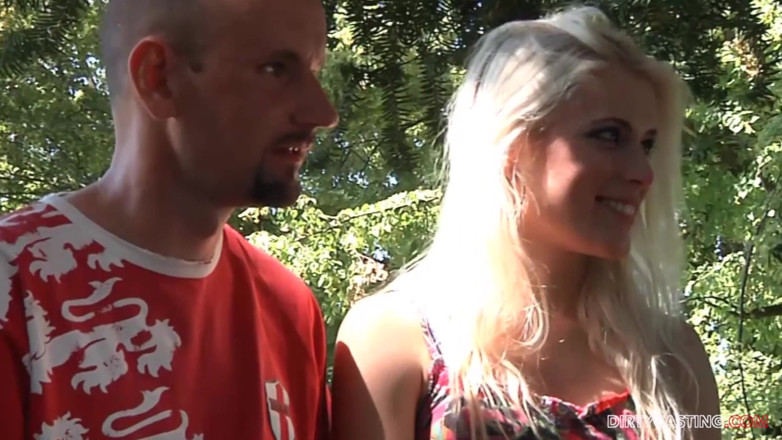 Czech Pornzone: Hete blonde babe neemt haar vriendje mee in pornocasting om...
