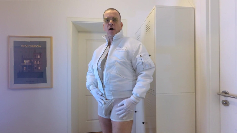 GERMANE_XL: White Alpha Hunk Berlin 1