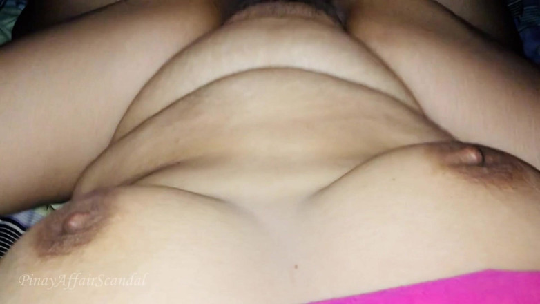 TeenPinayCloseUp: Seksowna pulchna nastolatka jebanie ostro i spryskana pełną spermą