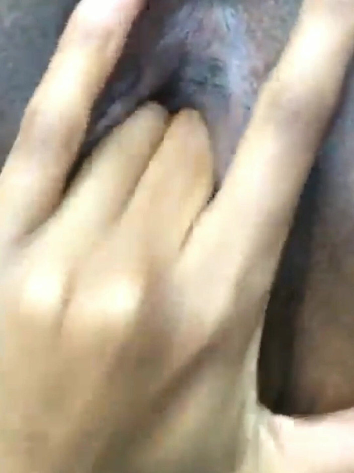 Barqueen: Masturbándome mi dulce coño mojado