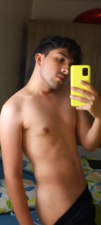 Curious Heterosexual Sending Nude Photos to His Gay Friend