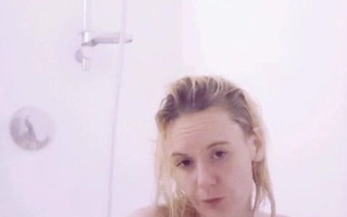 Staceystacked: 흠뻑 젖은 밀프