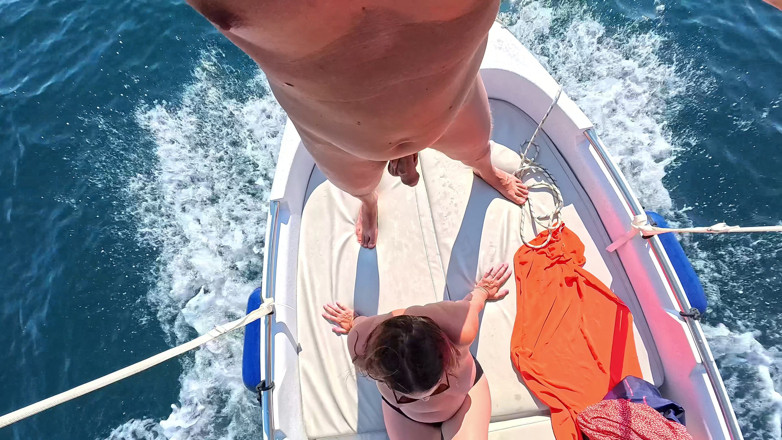 Live Naturist Nudity: Saia sem calcinha