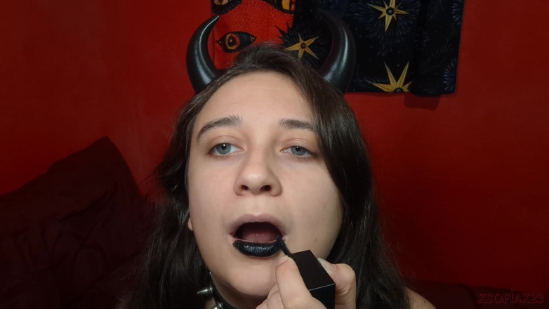 Sofia Nightshade: Riasan lipstik hitam