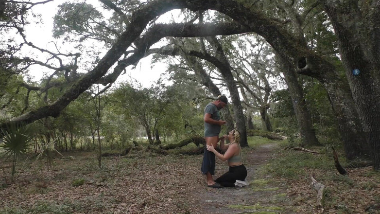 Island Boy Vids: Walk in the Woods Blowjob mit Monica Raye