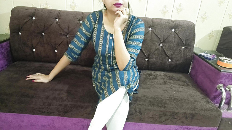 Saarabhabhi6: Schmutzige vermieterin trainiert ihren mieter, zu gehen