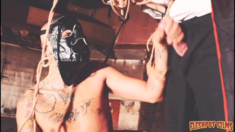 Fleshpot films: Spectacol cu marionete carne
