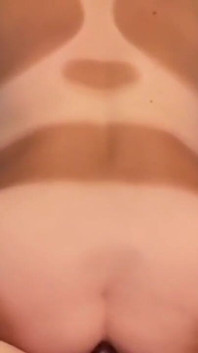 Provando qualcosa di nuovo con il mio video anale settimanale. Devo ricordarmi di guardare dritto nella telecamera 
