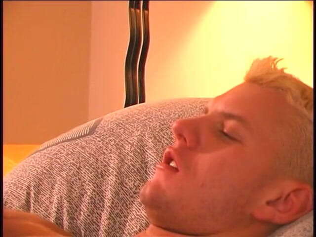 Boy Zone: Twink droomt ervan om zijn crush te neuken