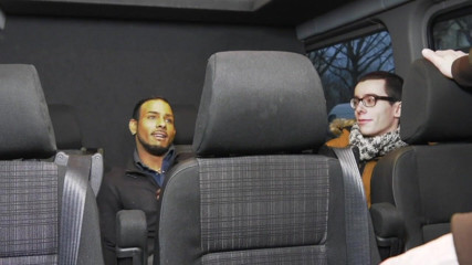 INTERRACIAL BAREBACK SEX: gang bang in autobus nella strada a parigi 3