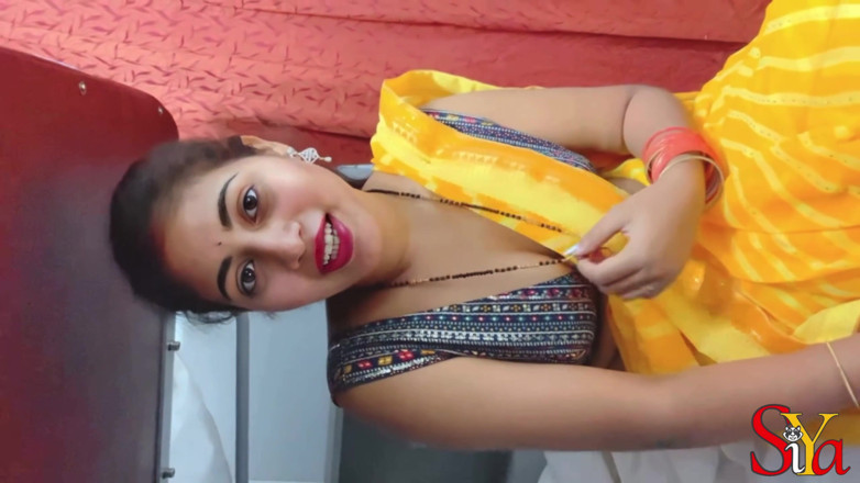 Vicky Siya: भारतीय सिया भाभी अजीब यात्री के साथ ट्रेन में हनीमून