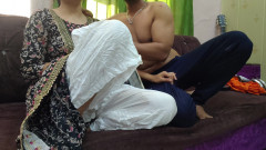 Hornycouple149: सौतेली मम्मी अपने गुस्से वाले सौतेले बेटे को खुश करती है